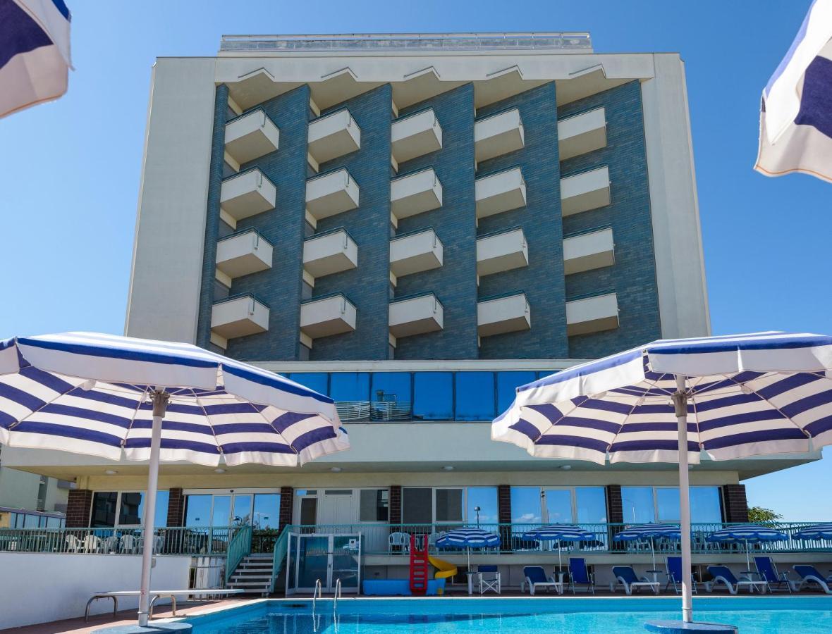 Hotel Majestic ベラーリア・イジェア・マリーナ エクステリア 写真